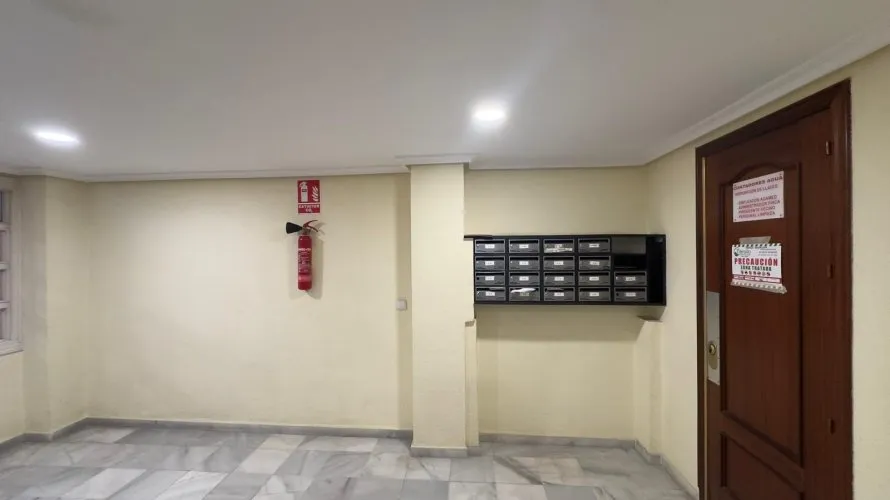 Apartamento de 2 dormitorios en Torrevieja, España No. 437 № 3