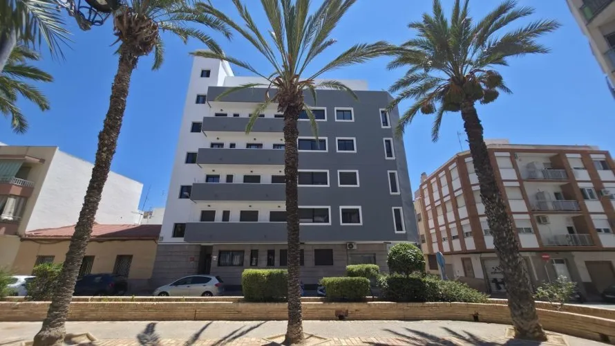 Apartamento de 3 dormitorios en Torrevieja, España No. 369 № 1