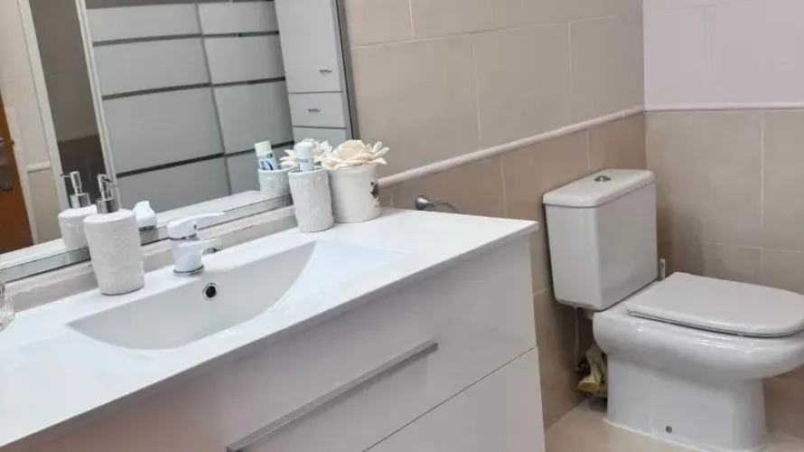Apartamento de 1 dormitorio en Torrevieja, España No. 361 № 2