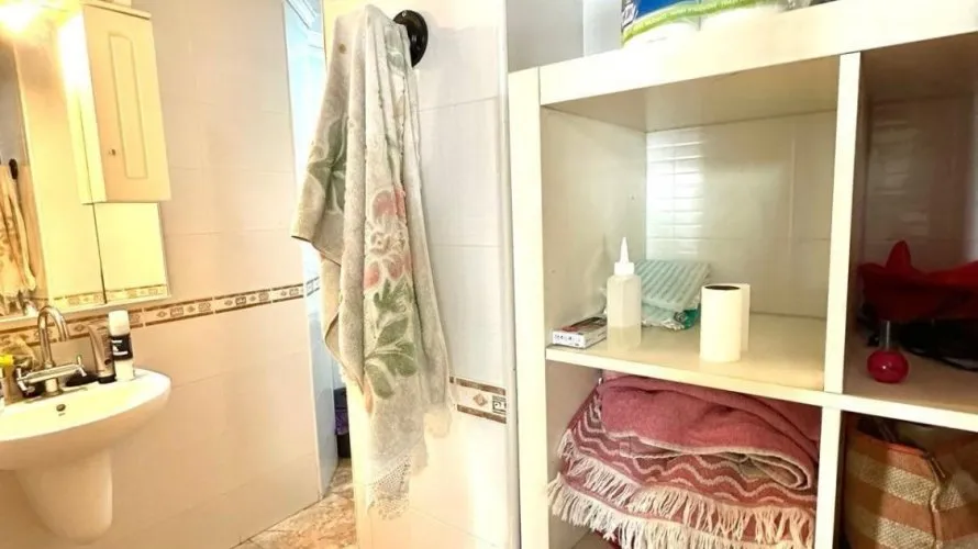 Apartamento de 2 dormitorios en Torrevieja, España No. 392 № 4