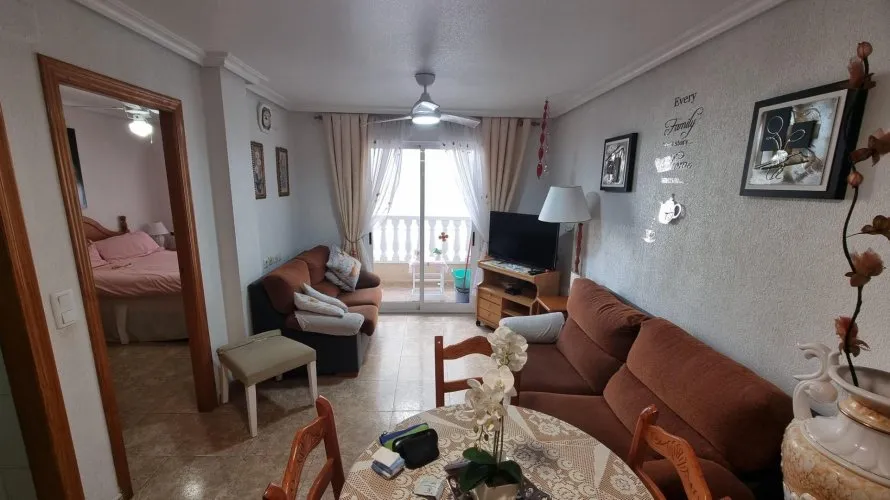 Apartamento de 2 dormitorios en Torrevieja, España No. 413 № 11