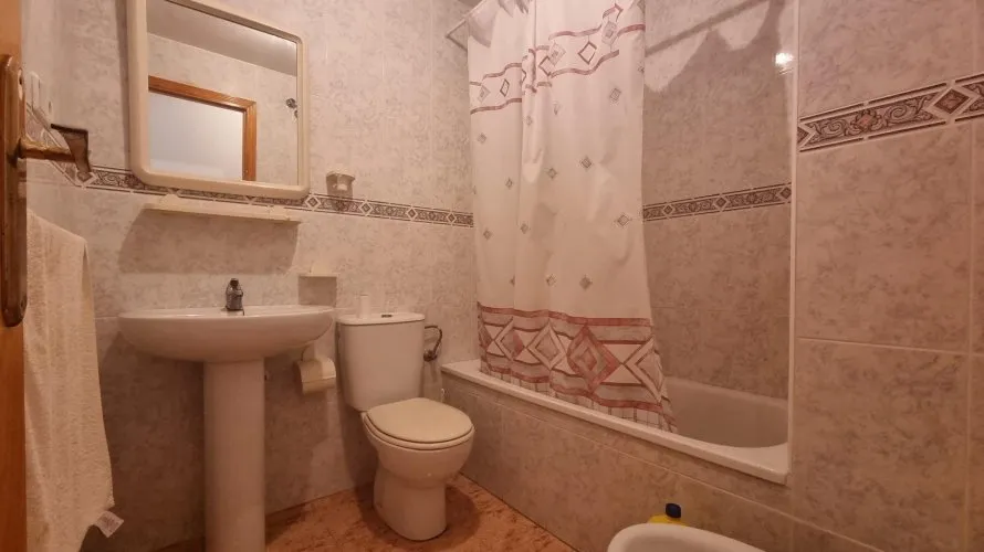Apartamento de 2 dormitorios en Torrevieja, España No. 389 № 9