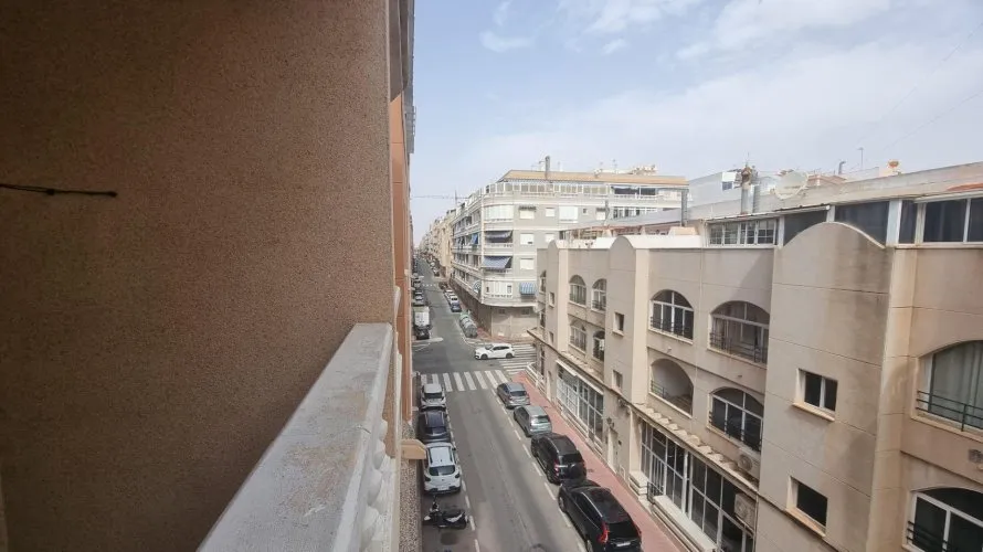 Apartamento de 2 dormitorios en Torrevieja, España No. 389 № 1