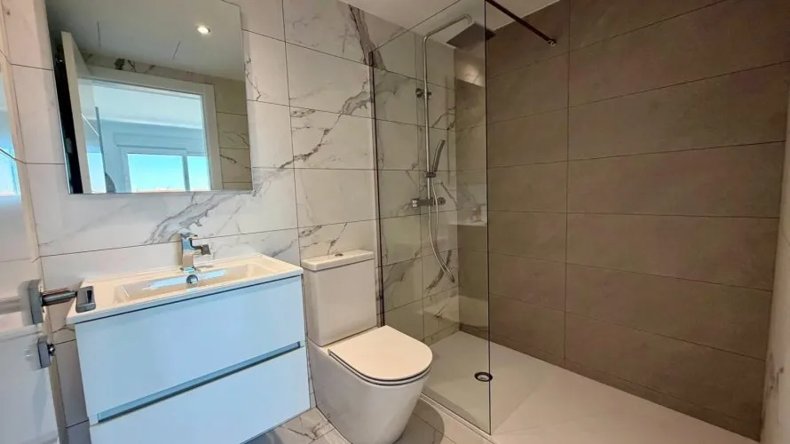 Apartamento de 2 dormitorios en Torrevieja, España No. 359 № 15