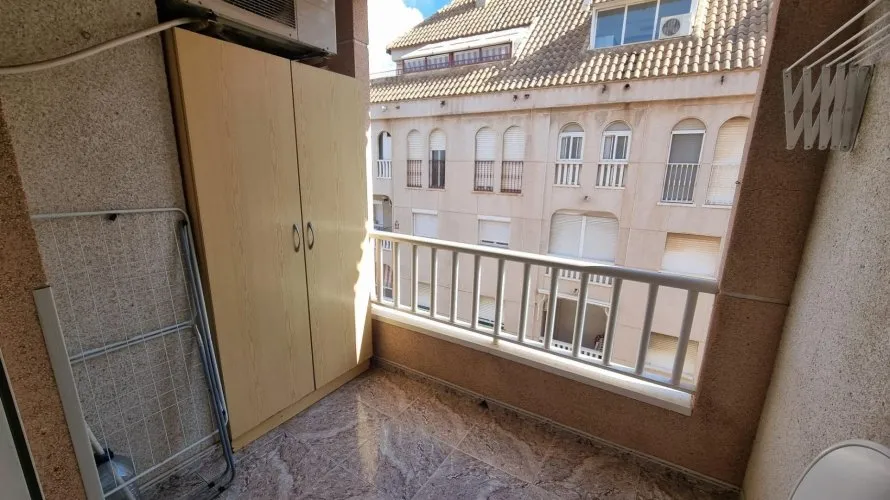 Apartamento de 2 dormitorios en Torrevieja, España No. 402 № 4