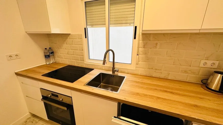 Apartamento de 2 dormitorios en Torrevieja, España No. 395 № 6