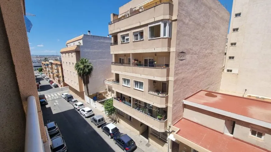 Apartamento de 2 dormitorios en Torrevieja, España No. 501 № 1