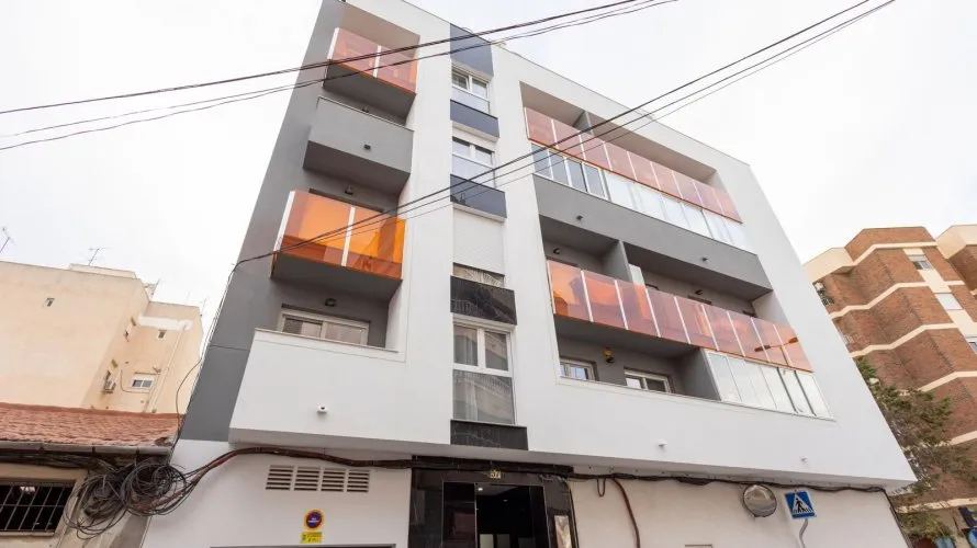 Apartamento de 80m² en Torrevieja, España No. 344 № 2