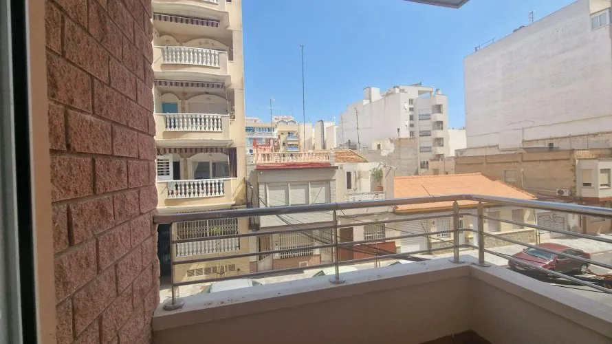 Apartamento de 2 dormitorios en Torrevieja, España No. 400 № 13