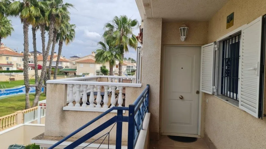 Bungalow de 58m² en Torrevieja, España No. 385 № 18
