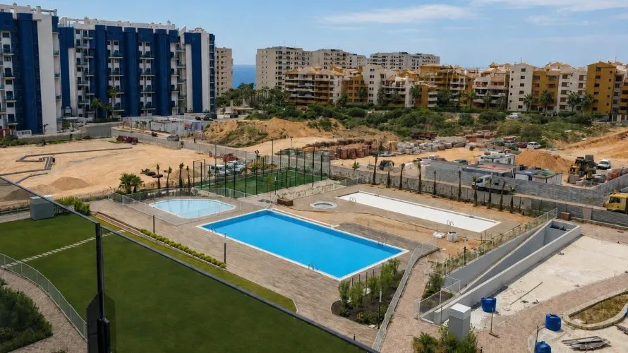 Apartamento de 2 dormitorios en Torrevieja, España No. 359 № 24