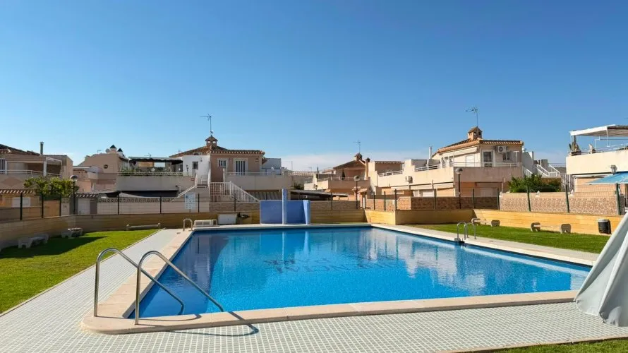 Сasa de 3 dormitorios en Torrevieja, España No. 360 № 27