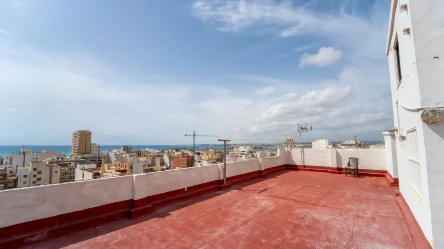 Apartamento de 102m² en Torrevieja, España No. 351 № 2