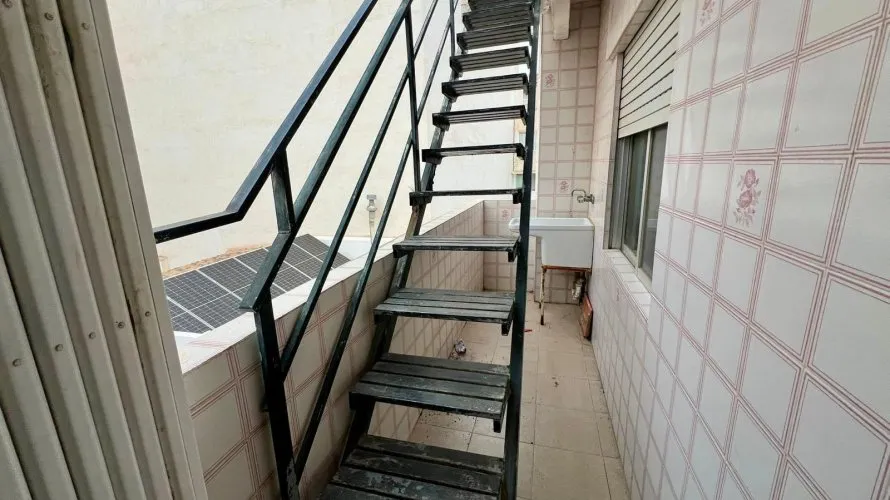 Apartamento de 4 dormitorios en Torrevieja, España No. 465 № 5