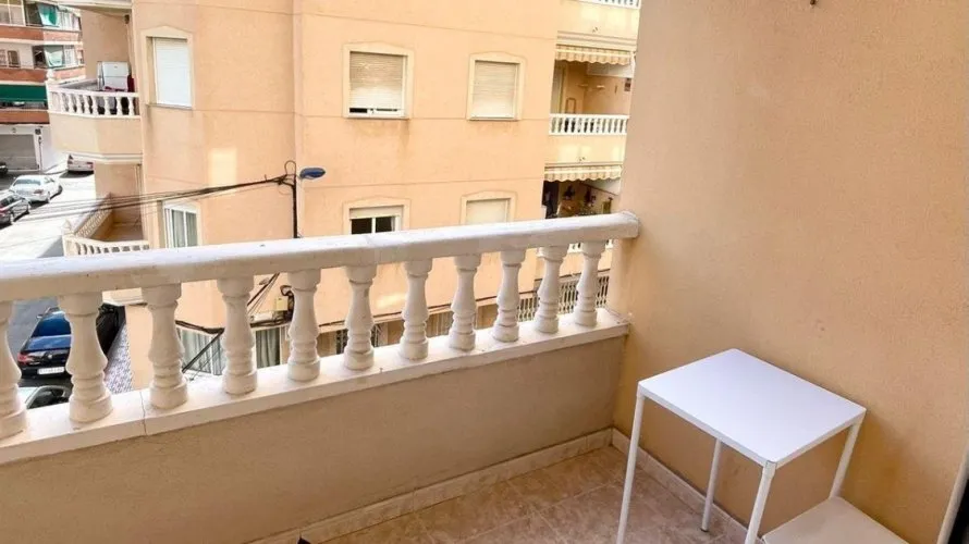 Apartamento de 1 dormitorio en Torrevieja, España No. 440 № 1