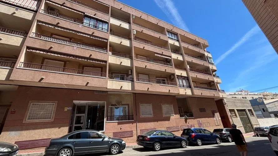Apartamento de 2 dormitorios en Torrevieja, España No. 500