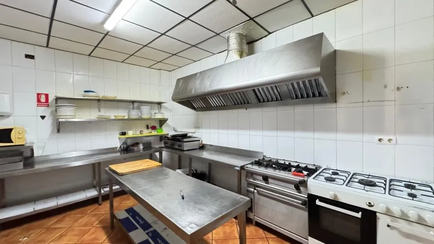 Propiedad comercial de 159m² en Torrevieja, España No. 384 № 2