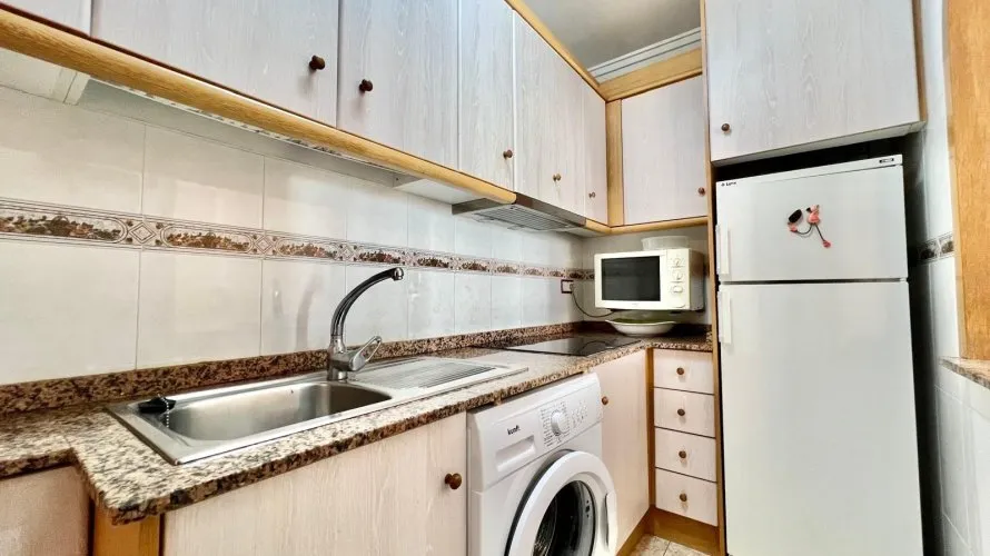 Apartamento de 2 dormitorios en Torrevieja, España No. 479