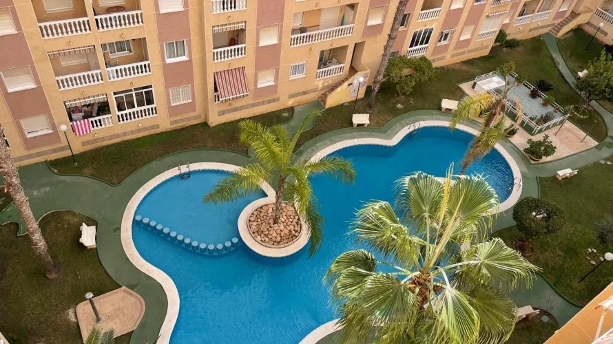 Apartamento de 2 dormitorios en Torrevieja, España No. 406 № 28