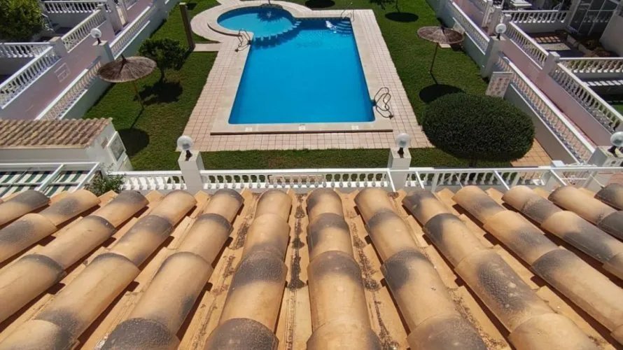 Bungalow de 2 dormitorios en Torrevieja, España No. 401