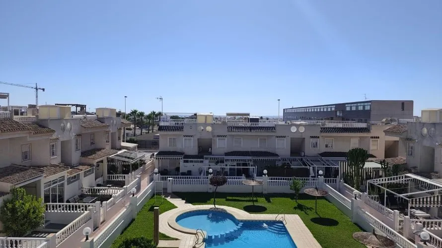 Bungalow de 2 dormitorios en Torrevieja, España No. 401 № 18