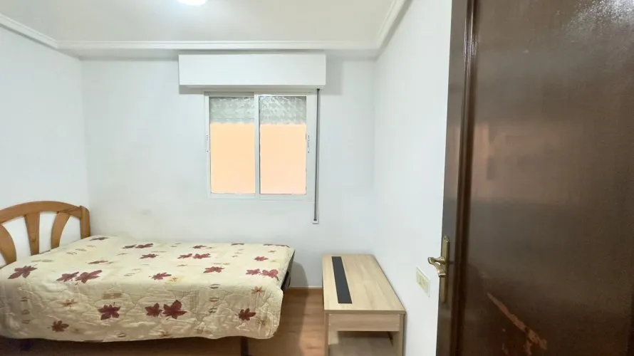 Apartamento de 2 dormitorios en Torrevieja, España No. 437 № 12