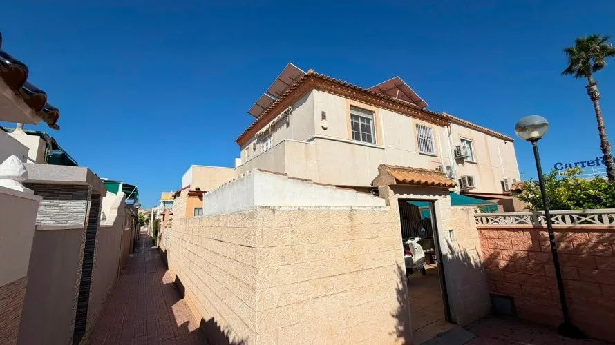Сasa de 3 dormitorios en Torrevieja, España No. 360 № 28