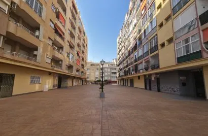 Apartamento de 3 dormitorios en Torrevieja, España No. 535