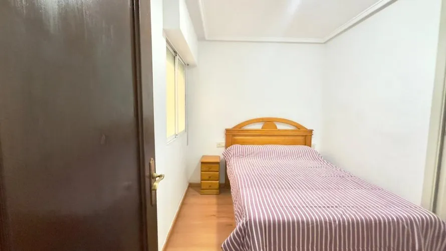 Apartamento de 2 dormitorios en Torrevieja, España No. 437 № 21