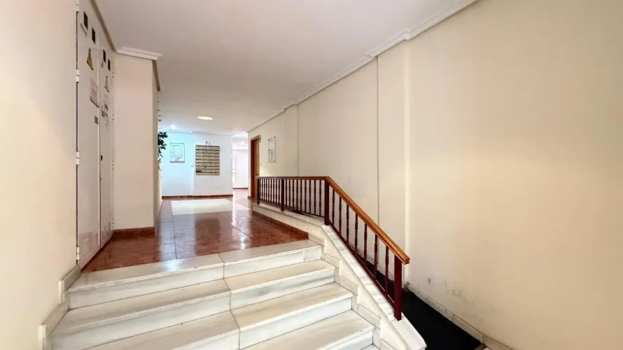 Apartamento de 1 dormitorio en Torrevieja, España No. 434 № 1