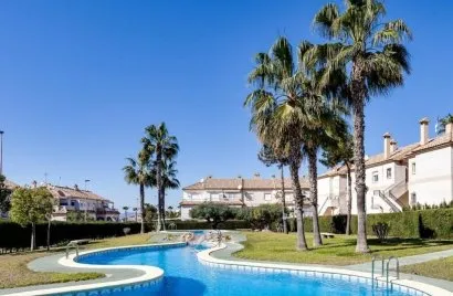 Сasa de 2 dormitorios en Torrevieja, España No. 432