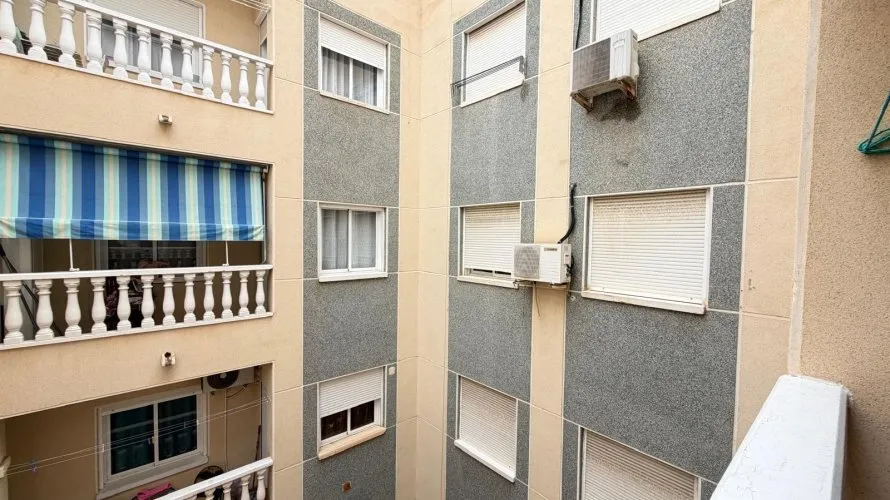 Apartamento de 1 dormitorio en Torrevieja, España No. 434 № 4