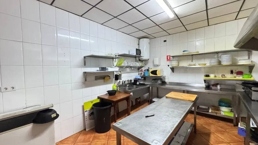 Propiedad comercial de 159m² en Torrevieja, España No. 384 № 3