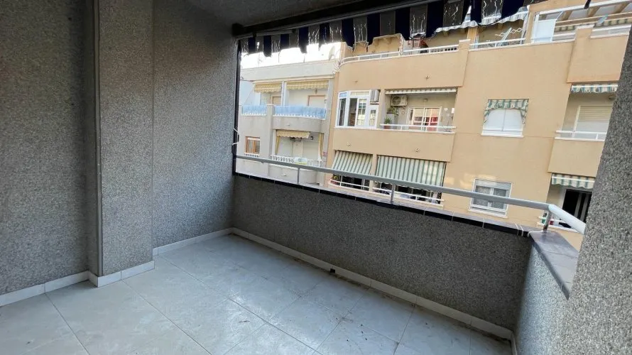 Apartamento de 1 dormitorio en Torrevieja, España No. 452 № 2