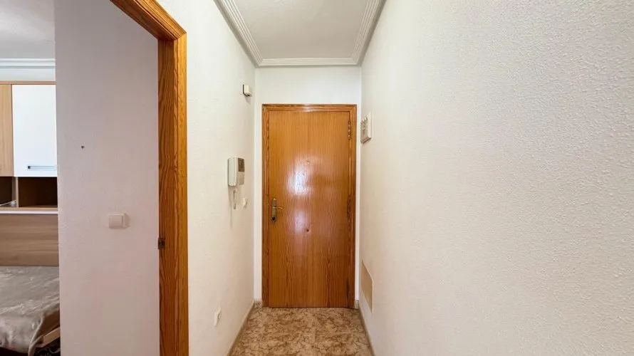 Apartamento de 2 dormitorios en Torrevieja, España No. 435 № 26