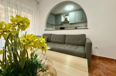 Apartamento de 2 dormitorios en Torrevieja, España No. 375