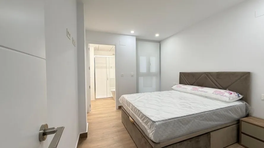 Apartamento de 2 dormitorios en Torrevieja, España No. 370 № 2