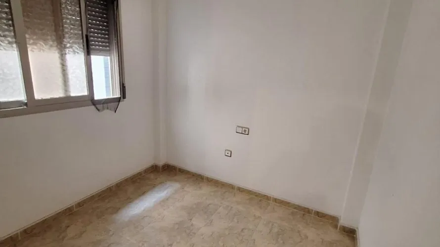 Apartamento de 2 dormitorios en Torrevieja, España No. 381