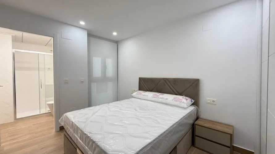 Apartamento de 2 dormitorios en Torrevieja, España No. 370 № 4