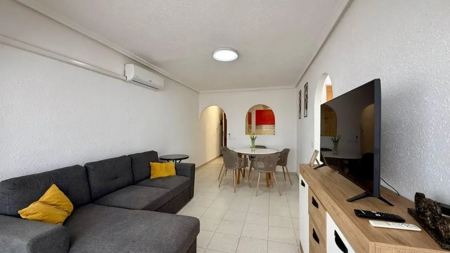 Apartamento de 2 dormitorios en Torrevieja, España No. 410 № 18