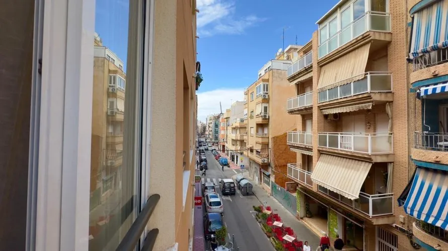 Apartamento de 2 dormitorios en Torrevieja, España No. 437 № 6