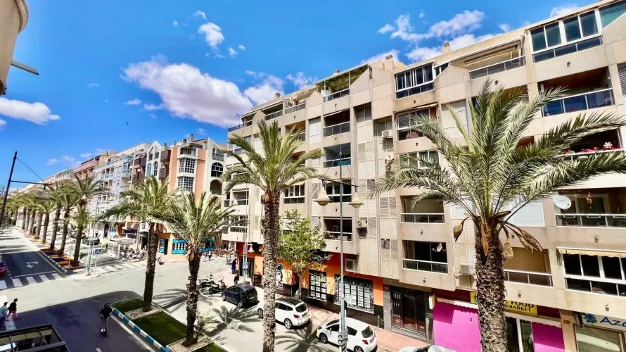 Apartamento de 2 dormitorios en Torrevieja, España No. 479 № 12