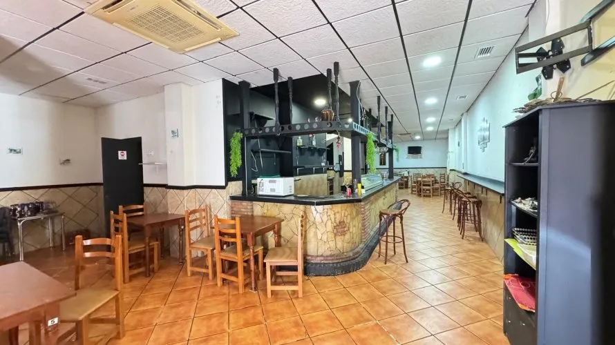 Propiedad comercial de 159m² en Torrevieja, España No. 384 № 21