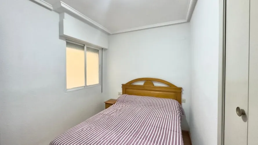 Apartamento de 2 dormitorios en Torrevieja, España No. 437 № 18