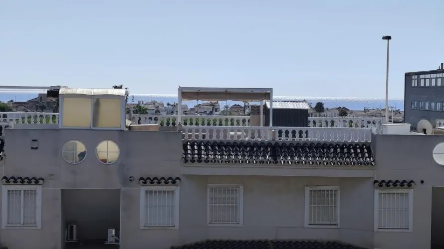 Bungalow de 2 dormitorios en Torrevieja, España No. 401 № 1