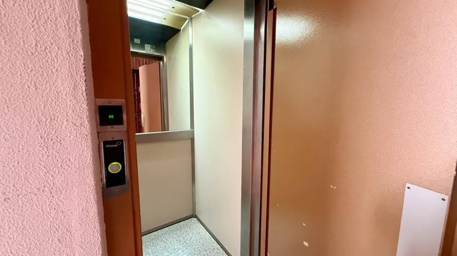 Apartamento de 2 dormitorios en Torrevieja, España No. 495 № 2
