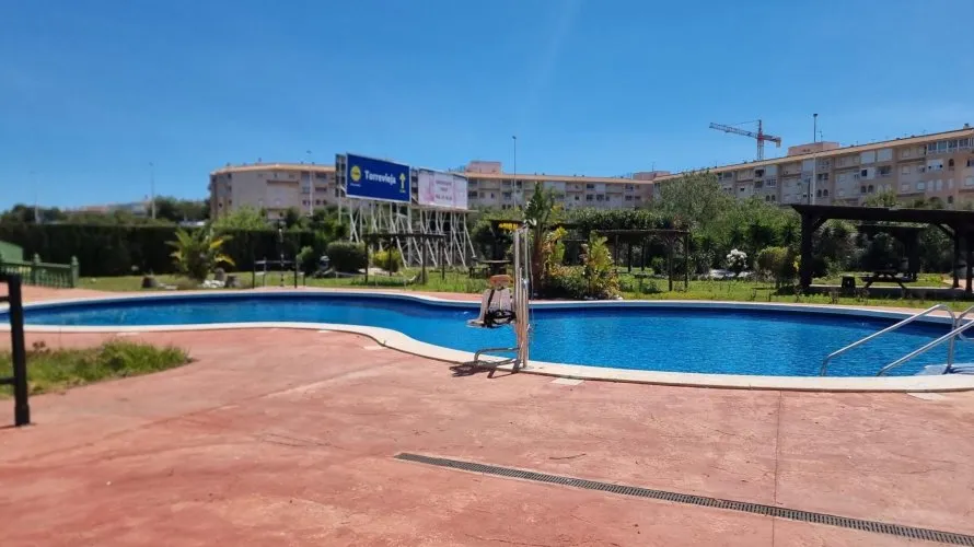 Bungalow de 2 dormitorios en Torrevieja, España No. 491 № 3