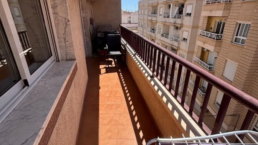 Apartamento de 2 dormitorios en Torrevieja, España No. 500 № 4