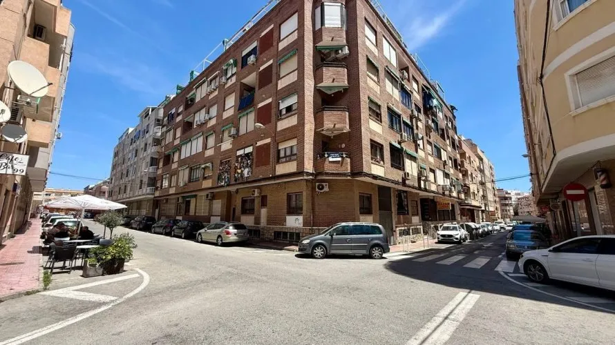Apartamento de 2 dormitorios en Torrevieja, España No. 495