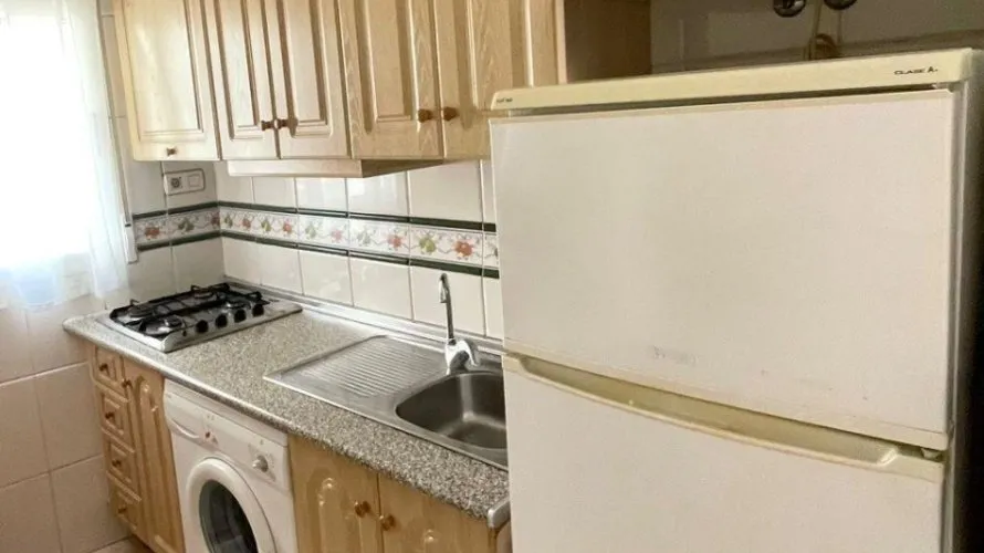 Apartamento de 1 dormitorio en Torrevieja, España No. 440 № 2